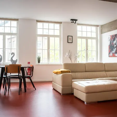 Light And Airy On Top Location - Industria In Historical Center *